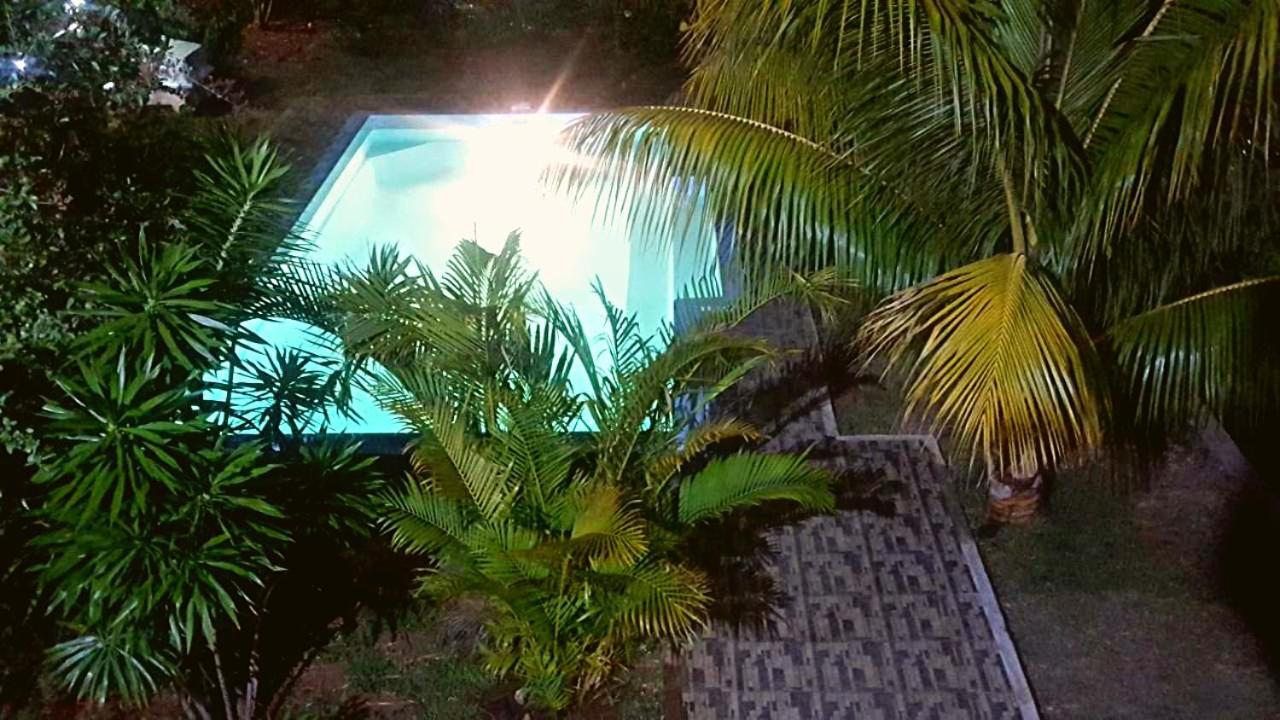 Aux Plaisirs De La Vie Chambre Chez L Habitant Flic-en-Flacq Buitenkant foto