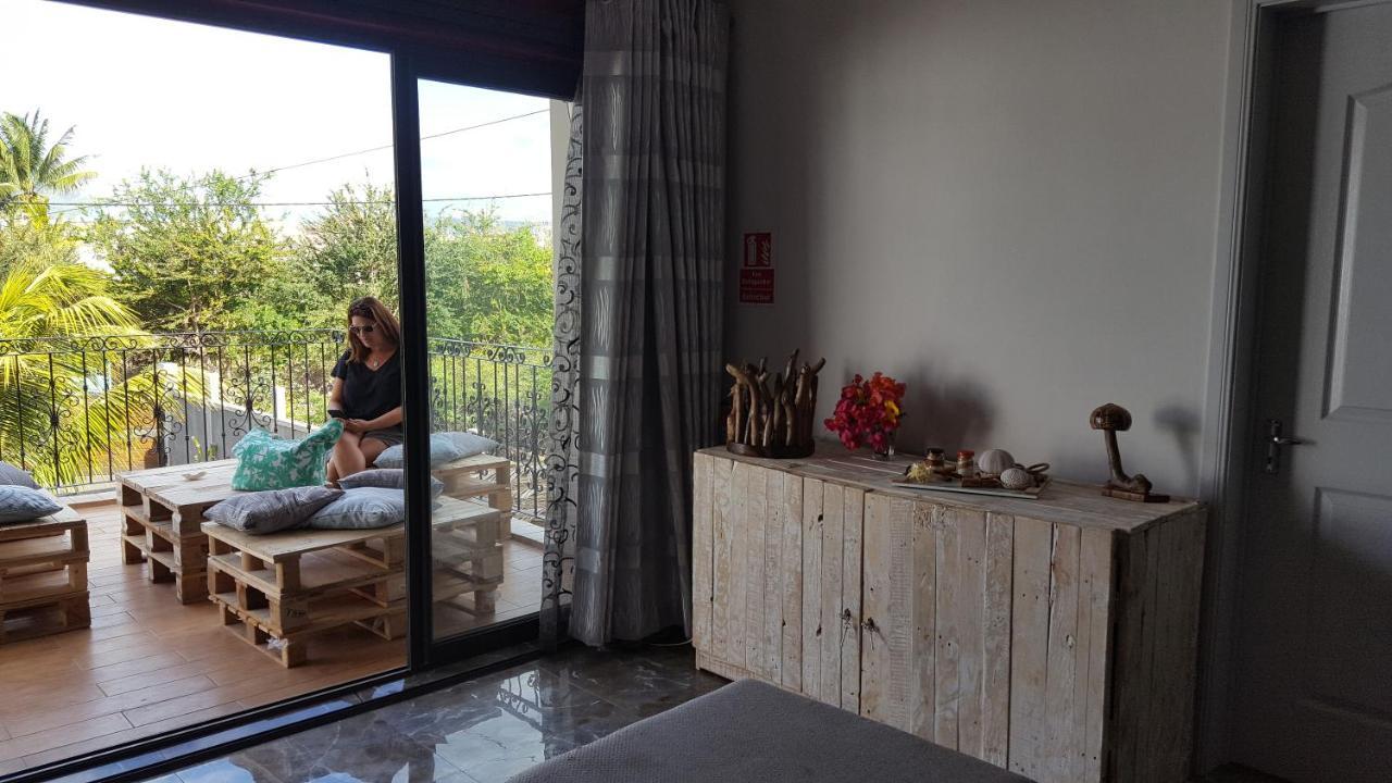 Aux Plaisirs De La Vie Chambre Chez L Habitant Flic-en-Flacq Buitenkant foto